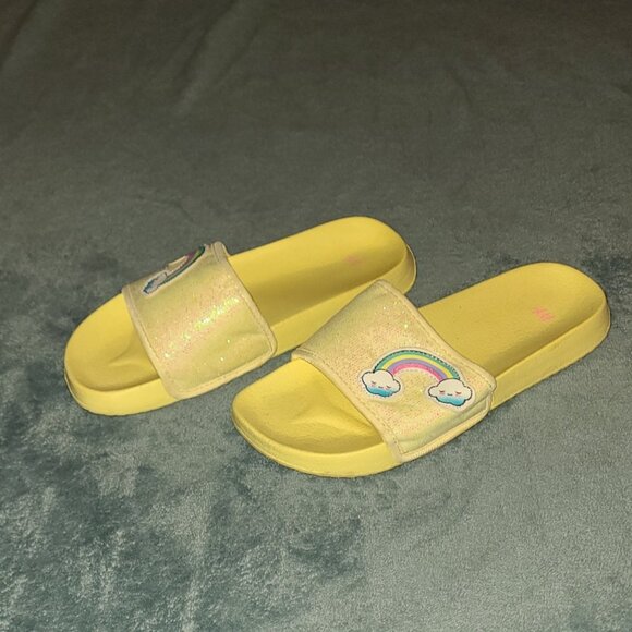 Girl's H&M flip flop sandals yellow w/ rainbow cloud emblems Size 34/35 - Picture 1 of 3